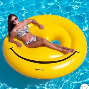NIB Smiling Emoji XL 5ft wide pool floatie